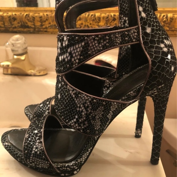 bcbgmaxazria black & white snake print - Picture 3 of 4